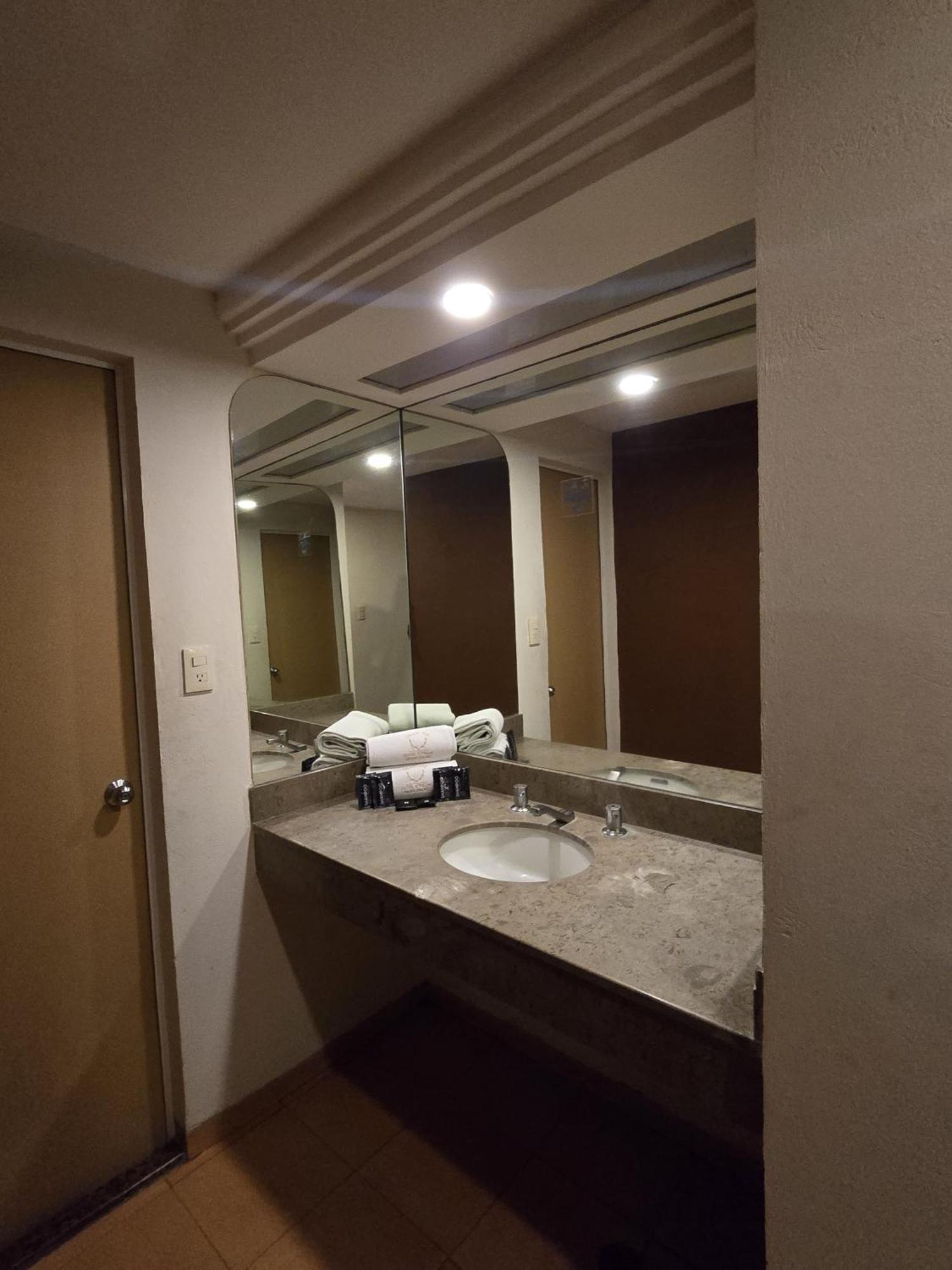 Hotel Y Villas Gran Via Mexikóváros Kültér fotó